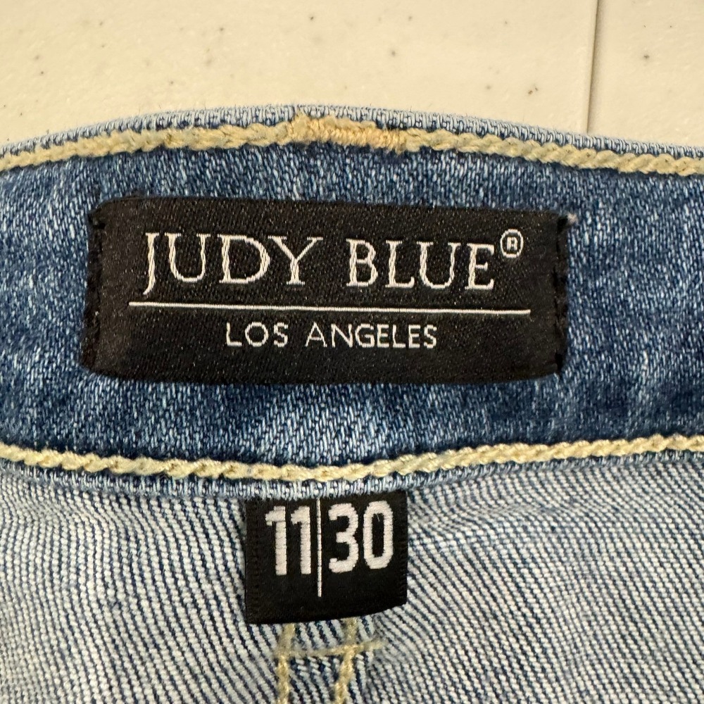Judy Blue Light Wash Wide Leg Button Fly High Rise Jean Size 11/30 Pleated Front - Picture 5 of 11